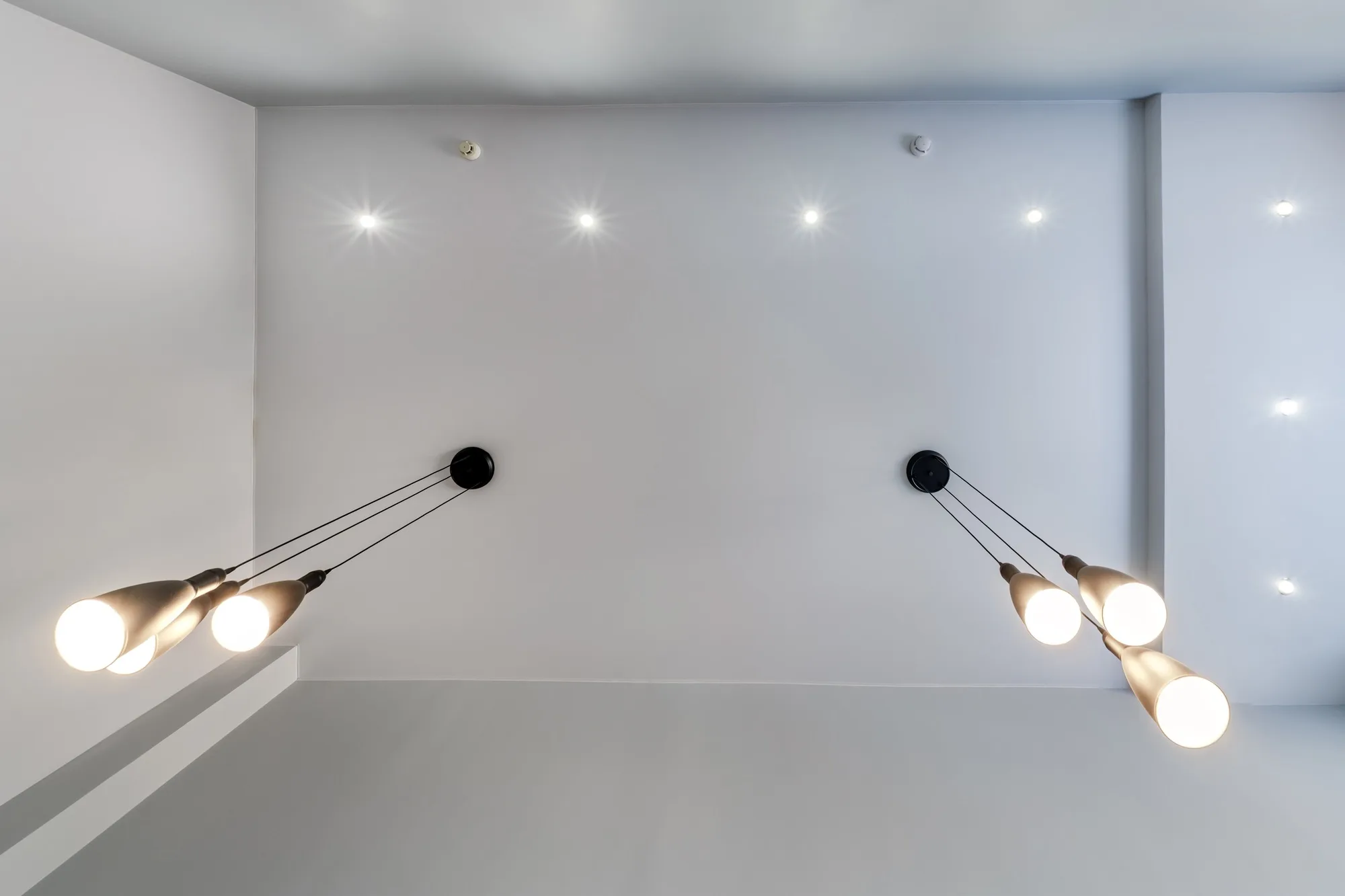 suspended ceiling with halogen spots lamps and drywall construction in empty room in apartment